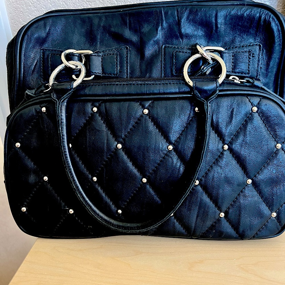 On Sale! BCBG genuine leather, In great condition. Inside pockets with zipper.